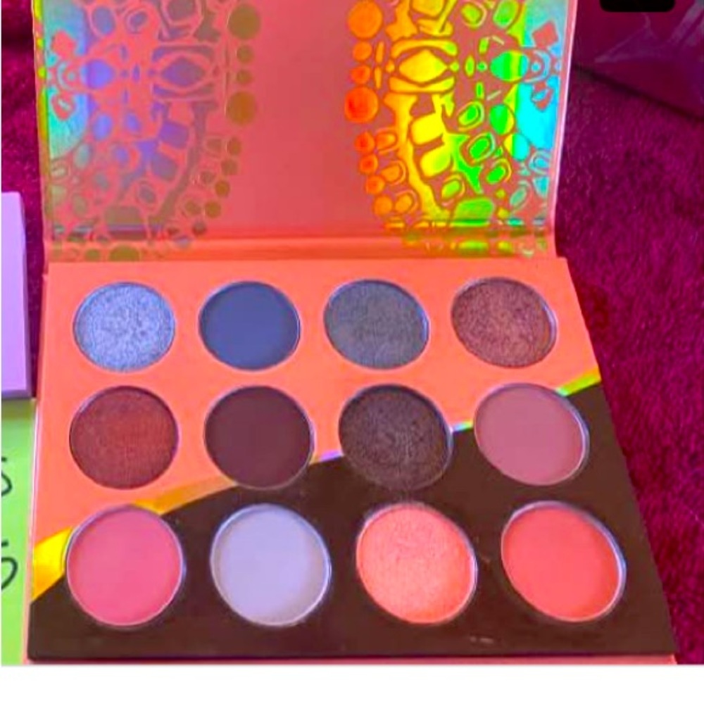 Nubian 3 Coral by Juvia’s Place
Never been used